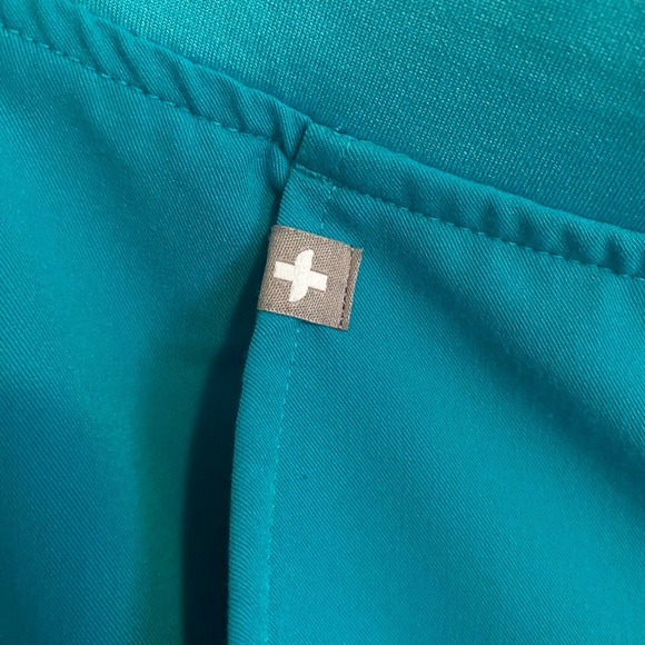 Scrubs top and bottom - Picture 6 of 9